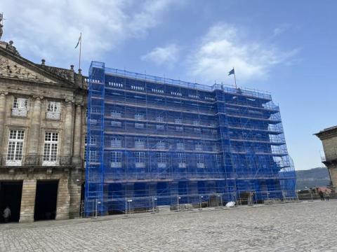 outra imaxe en detalle da intervención na fachada do Pazo de Raxoi